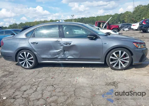 2018 Volkswagen Passat 3.6L V6 Gt z USA, uszkodzony, nr VIN 1VWJM7A3XJC050511